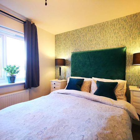 The Lawnswood - Central Manchester Holiday Home With Free Parking מראה חיצוני תמונה