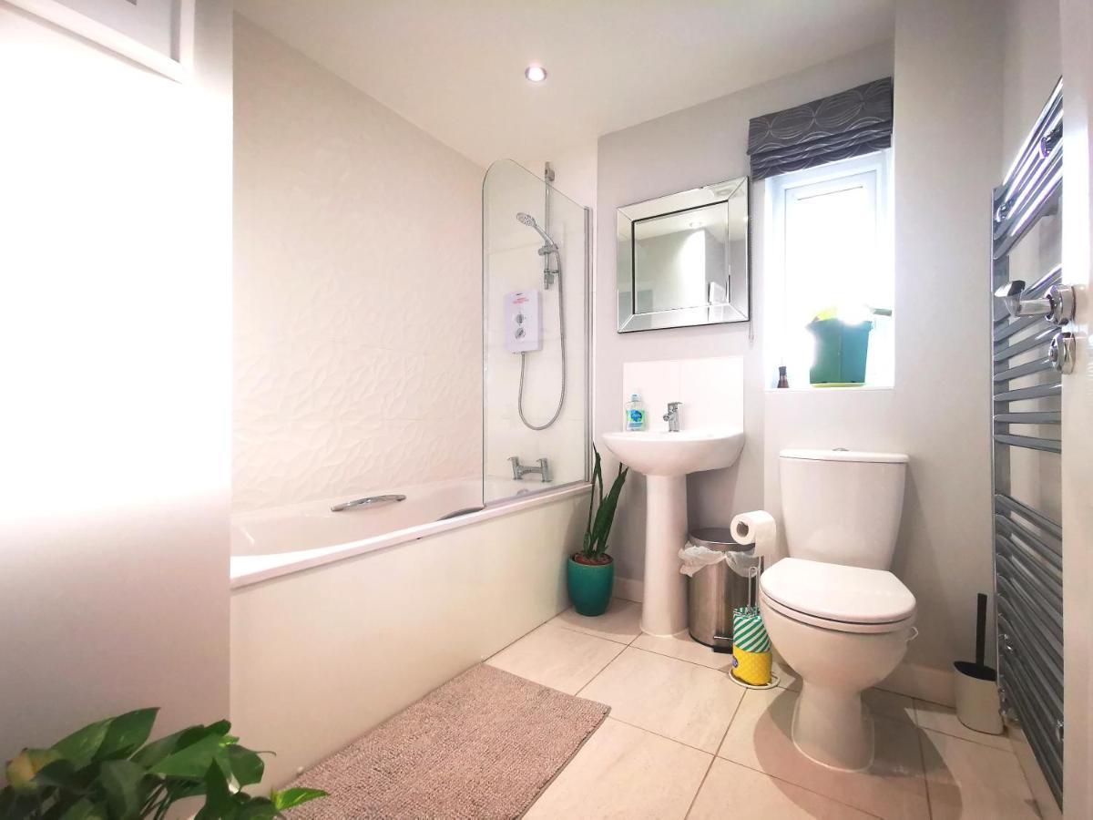 The Lawnswood - Central Manchester Holiday Home With Free Parking מראה חיצוני תמונה