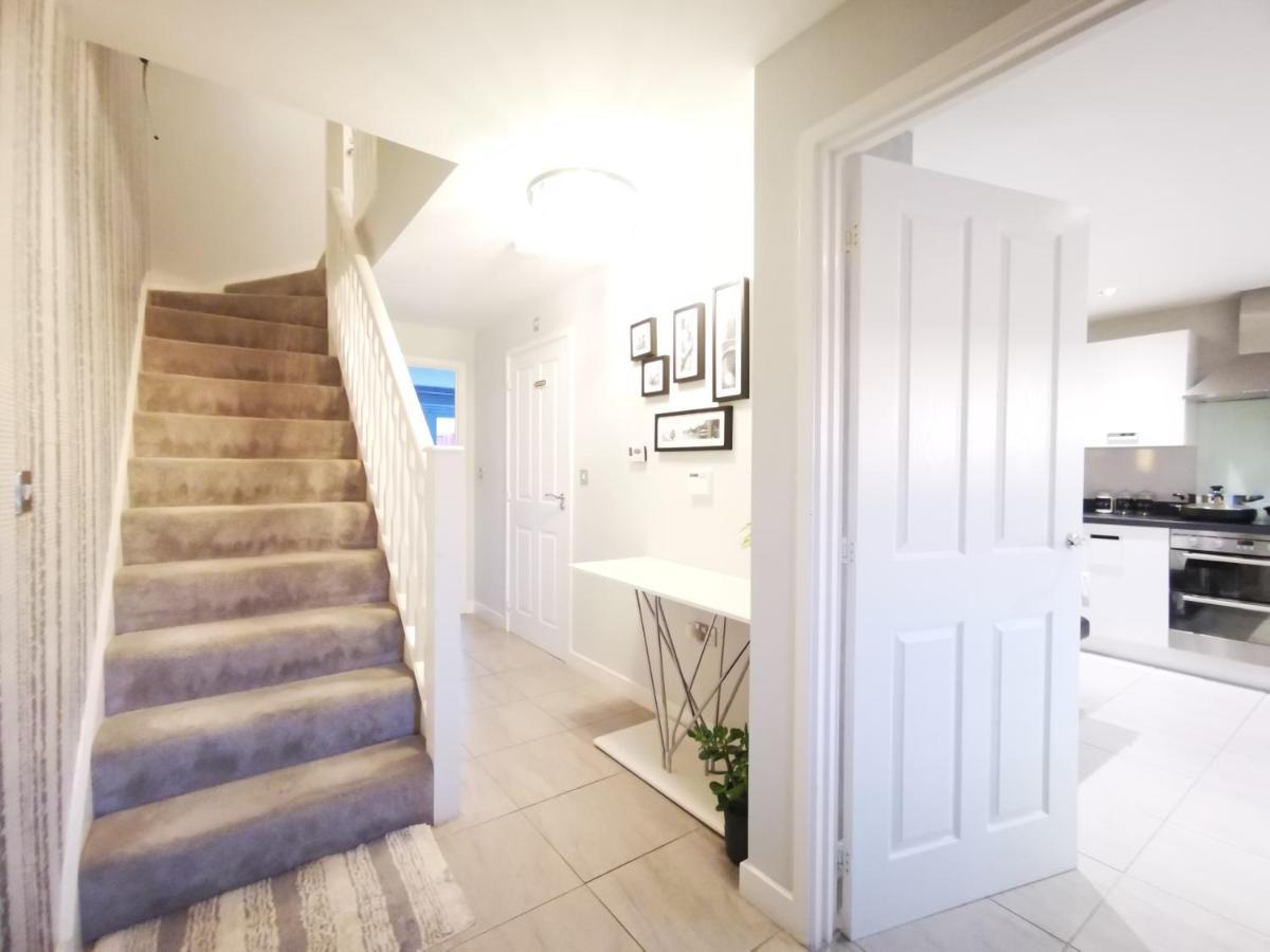 The Lawnswood - Central Manchester Holiday Home With Free Parking מראה חיצוני תמונה