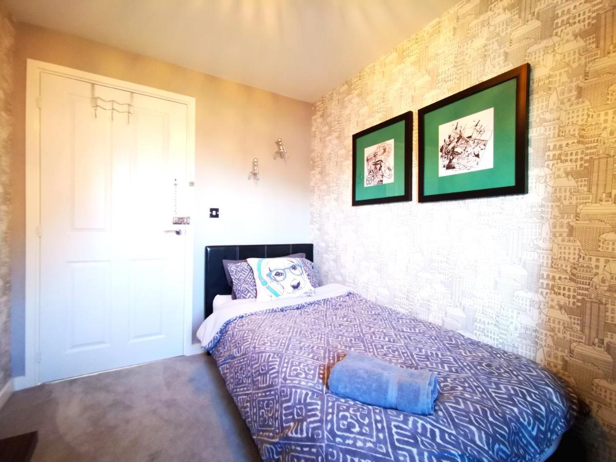 The Lawnswood - Central Manchester Holiday Home With Free Parking מראה חיצוני תמונה
