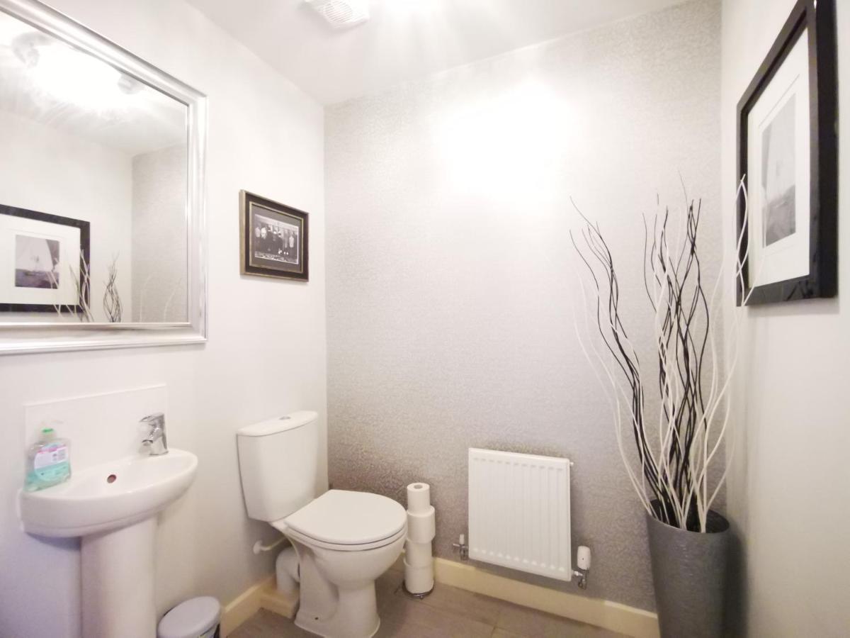 The Lawnswood - Central Manchester Holiday Home With Free Parking מראה חיצוני תמונה