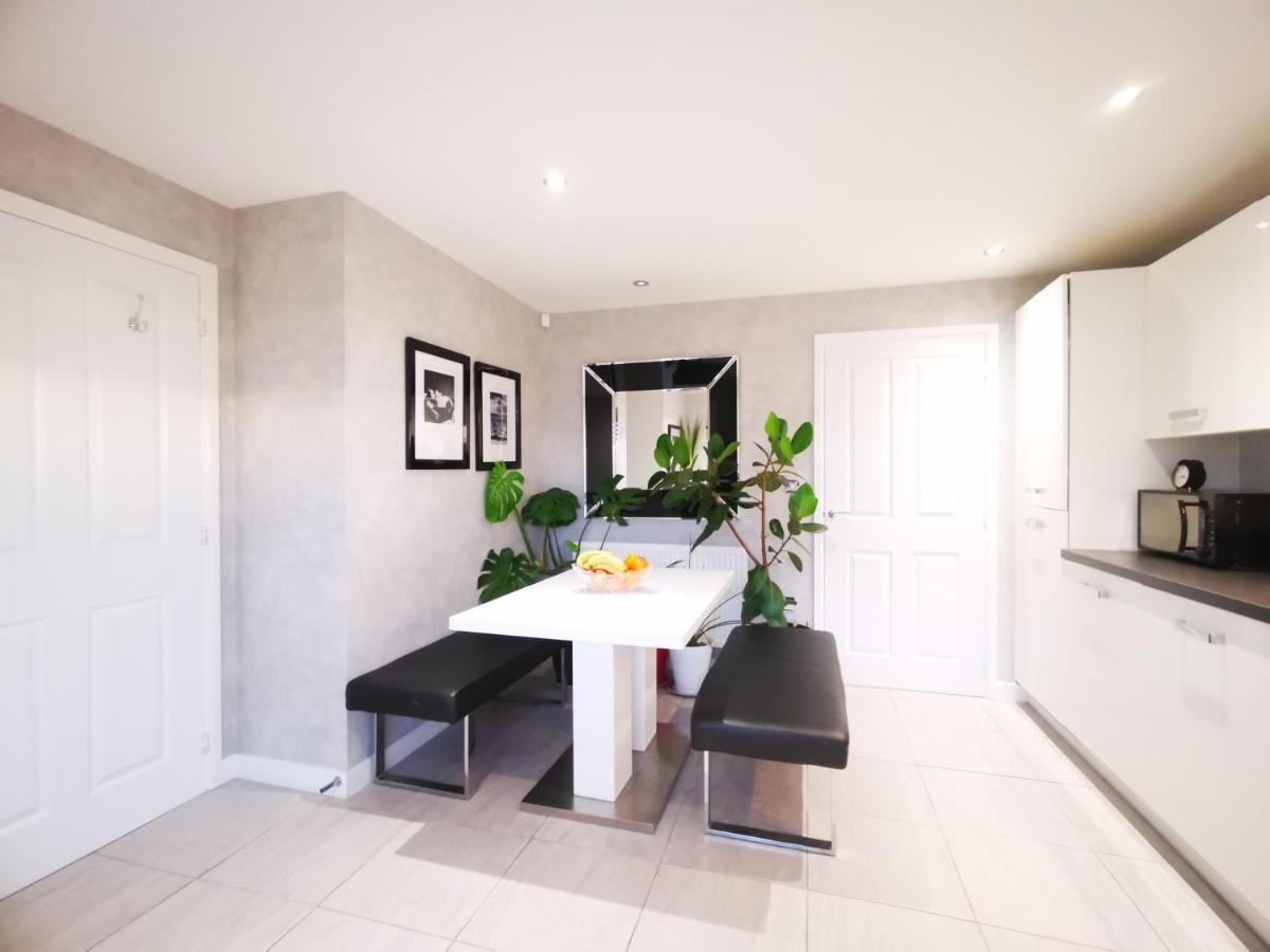 The Lawnswood - Central Manchester Holiday Home With Free Parking מראה חיצוני תמונה